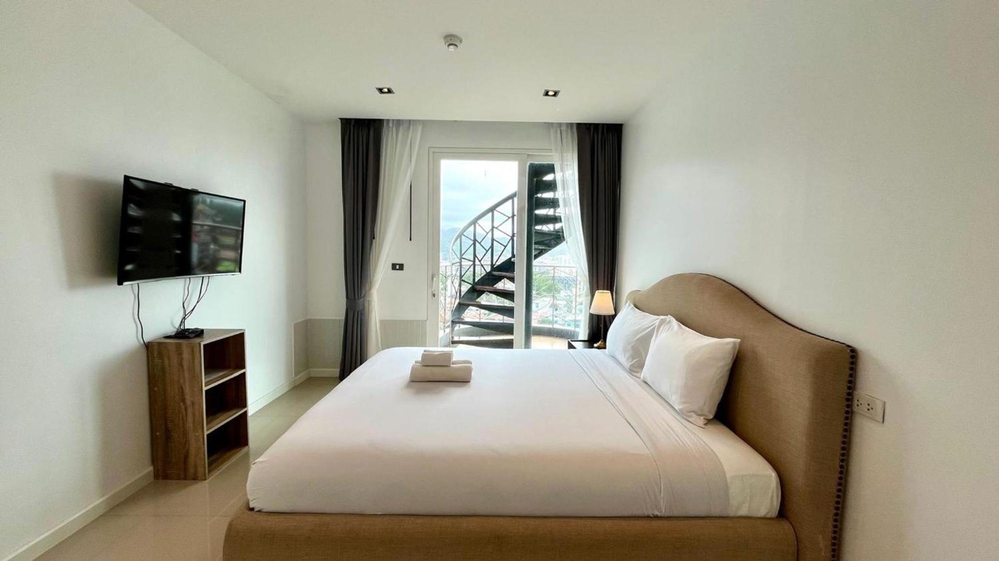 The Oh So Sexy Triple Penthouse-Rare 3-5Br 188M2 *